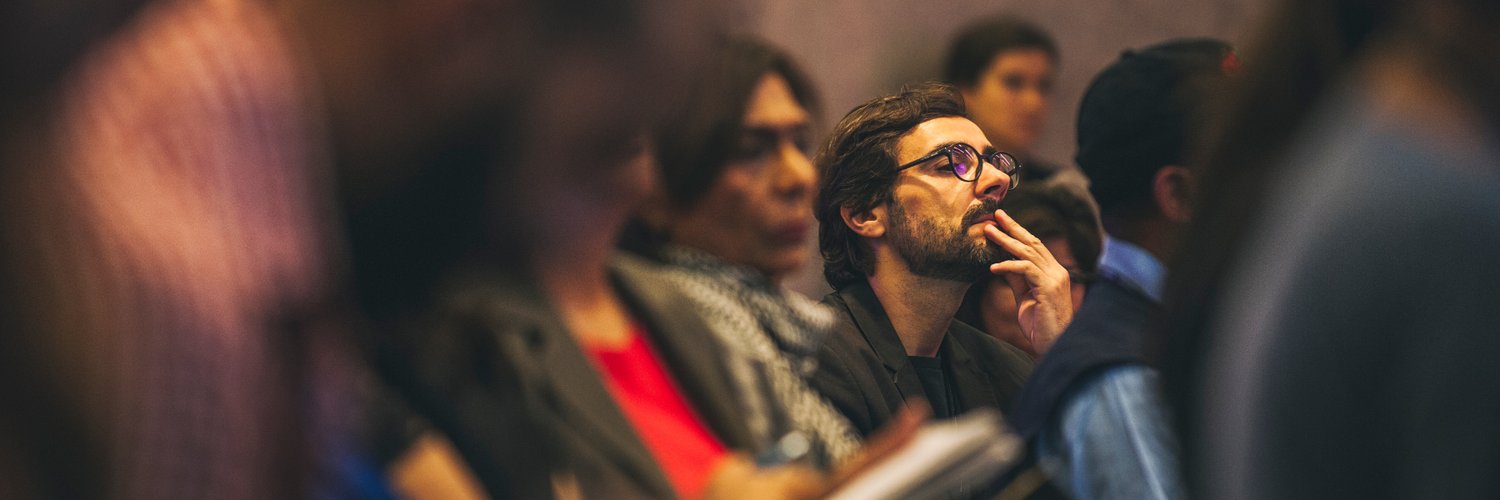 Periodista, escritor y editor con más de veinticinco años de experiencia en el campo de la comunicación.